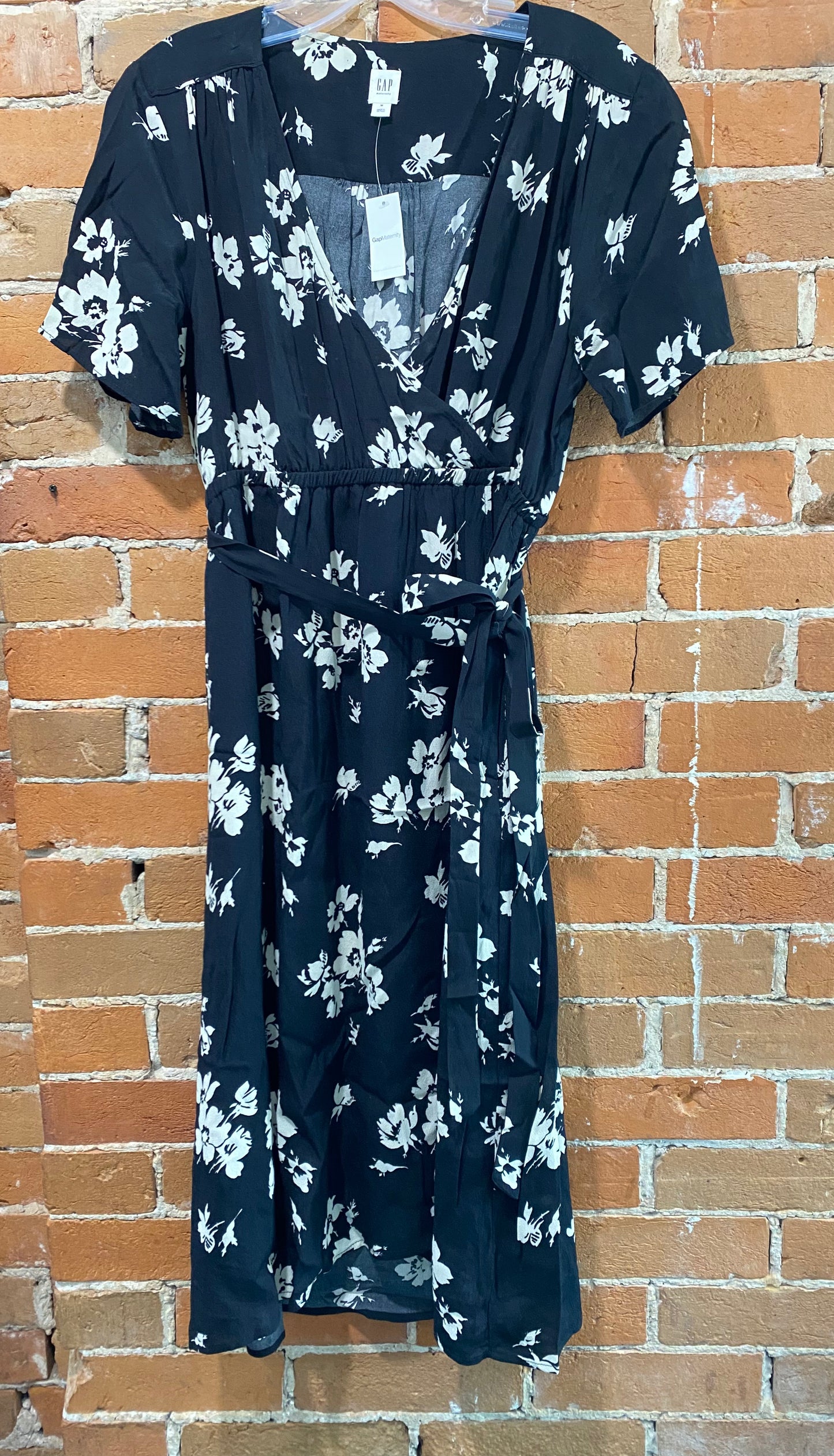 BNWT Gap Maternity & Nursing Dress M